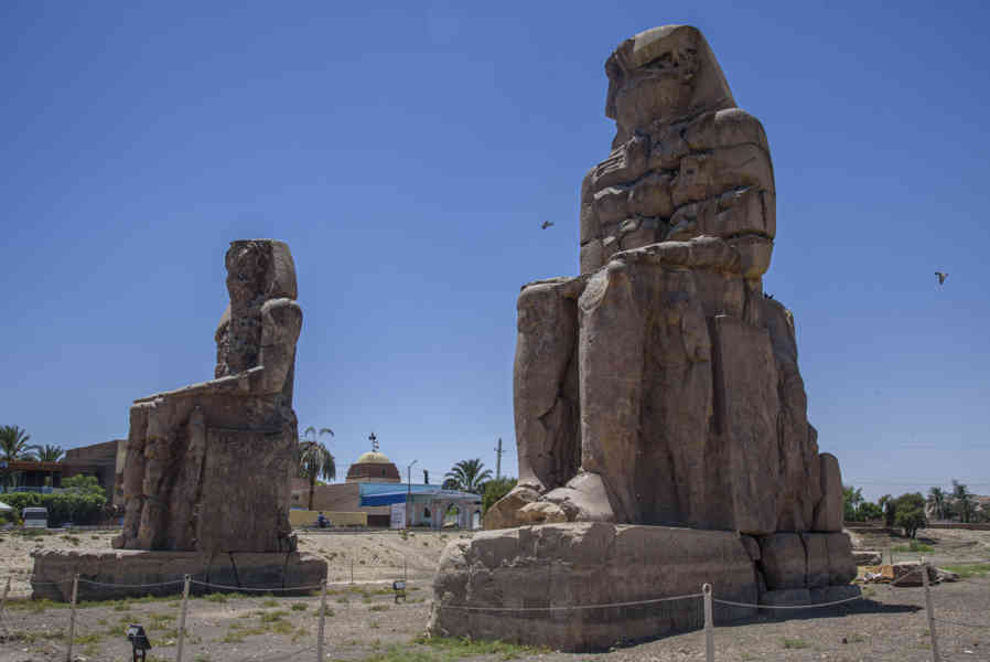 Egipto  - Colosos de Memnón 2.jpg